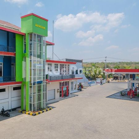 Grand Kencana Guesthouse Syariah Near Wisata Bahari Lamongan Paciran Buitenkant foto