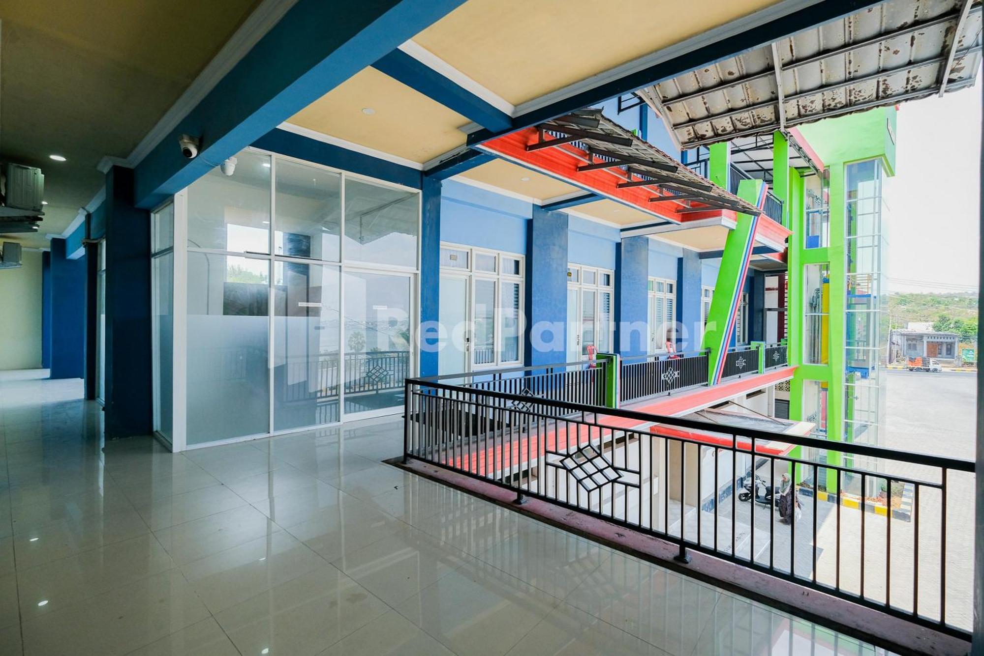 Grand Kencana Guesthouse Syariah Near Wisata Bahari Lamongan Paciran Buitenkant foto